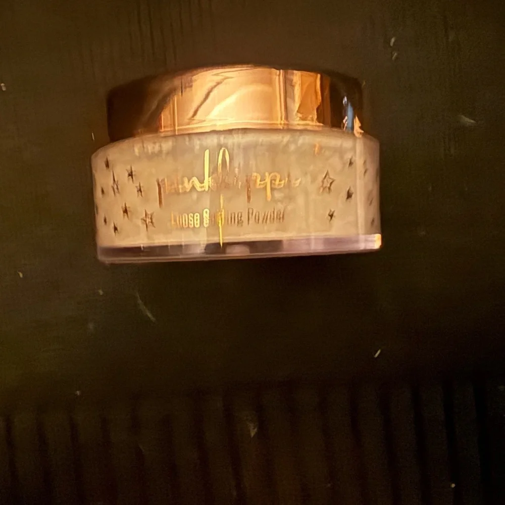 PinkLipps Loose Setting Powder with Gold Lid